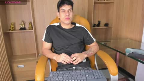 Snapshot of derek_voss chatting on April 22, 12:50 pm derek_voss online show from April 22, 12:50 pm