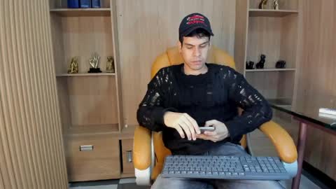 Snapshot of derek_voss chatting on April 25, 12:19 pm derek_voss online show from April 25, 12:19 pm