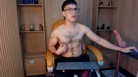 Snapshot of derek_voss chatting on April 29, 2:21 pm derek_voss online show from April 29, 2:21 pm