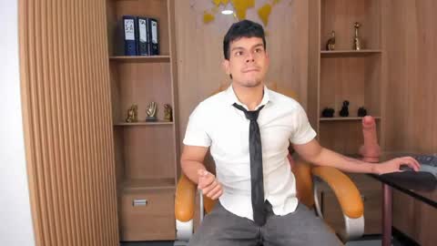 Snapshot of derek_voss chatting on May 13, 1:30 pm derek_voss online show from May 13, 1:30 pm