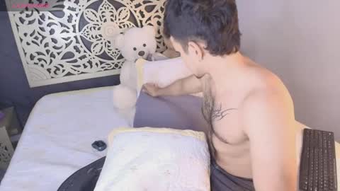 Snapshot of derek_voss chatting on May 16, 12:37 pm derek_voss online show from May 16, 12:37 pm