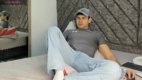 Snapshot of derek_voss chatting on May 20, 12:33 pm derek_voss online show from May 20, 12:33 pm