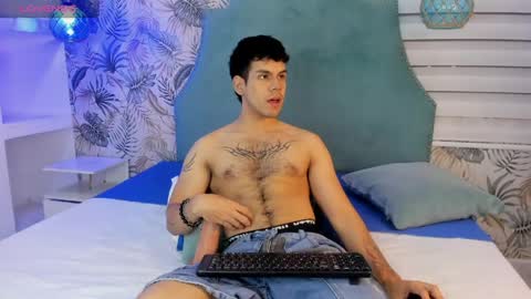 Snapshot of derek_voss chatting on May 21, 8:38 pm derek_voss online show from May 21, 8:38 pm