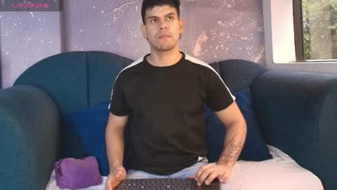 Snapshot of derek_voss chatting on June 30, 1:01 pm derek_voss online show from June 30, 1:01 pm
