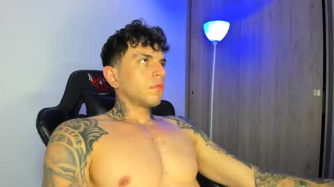 derekmuller11 online show from March 18, 1:20 am