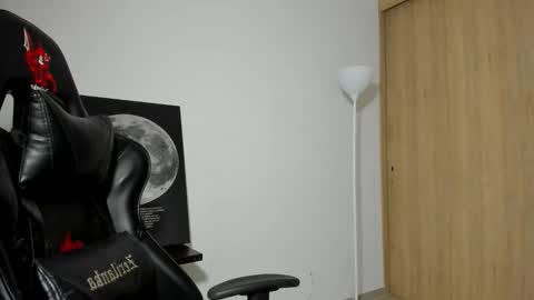 derekmuller11 online show from March 30, 11:39 pm