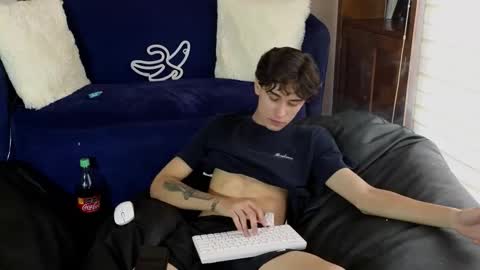 Derek online show from November 22, 8:08 pm