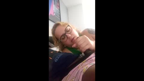 Snapshot of derkdiggler89 chatting on April 12, 8:58 pm Derk Mae online show from April 12, 8:58 pm