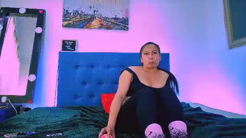 Snapshot of derly_milf chatting on July 23, 9:02 pm derly_milf online show from July 23, 9:02 pm