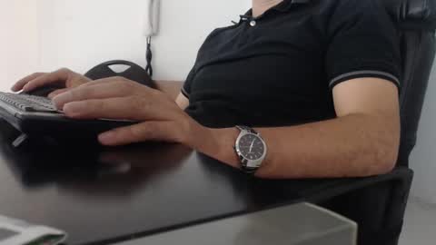 Snapshot of derrik_ chatting on December 9, 5:41 pm online show from December 9, 5:41 pm