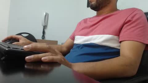 Snapshot of derrik_ chatting on December 22, 11:54 am online show from December 22, 11:54 am