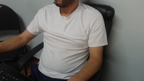 Snapshot of derrik_ chatting on March 2, 11:18 am online show from March 2, 11:18 am