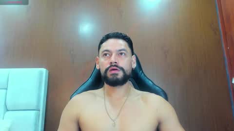 DerryBigger CM online show from November 6, 2:07 pm