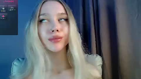 Snapshot of des_ch chatting on June 26, 3:49 pm Ari online show from June 26, 3:49 pm
