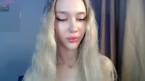 Snapshot of des_ch chatting on July 9, 3:49 pm Ari online show from July 9, 3:49 pm