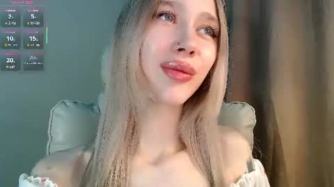 Snapshot of des_ch chatting on July 23, 3:43 pm Ari online show from July 23, 3:43 pm