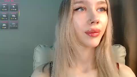 Snapshot of des_ch chatting on July 24, 3:32 pm Ari online show from July 24, 3:32 pm