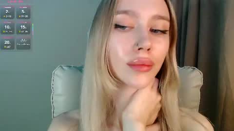 Snapshot of des_ch chatting on July 28, 6:20 pm Ari online show from July 28, 6:20 pm