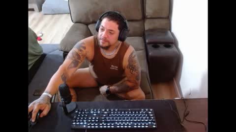 desertadventurer25 online show from October 10, 6:40 pm