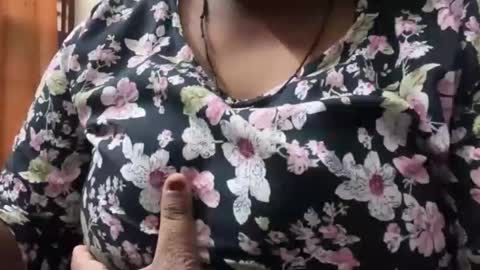 Snapshot of desi_punjabn chatting on May 4, 3:57 am simran online show from May 4, 3:57 am