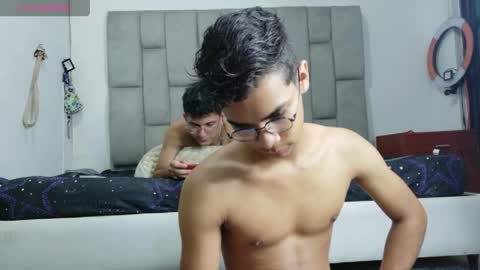 Snapshot of desire4duo chatting on May 1, 8:41 am desire4duo online show from May 1, 8:41 am
