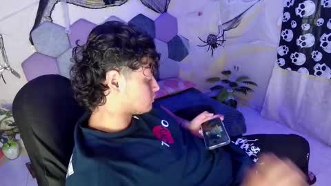 TORI AND MR. BEAR online show from October 25, 6:35 pm