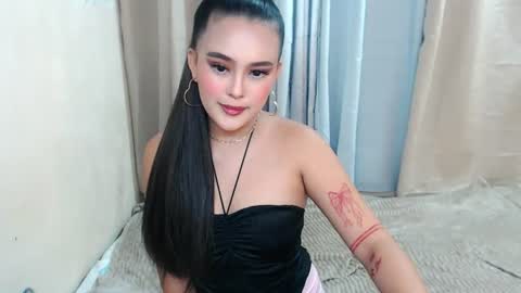 desireedreams_ online show from June 19, 5:50 pm