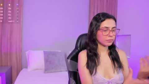 Snapshot of desireee_ chatting on May 2, 7:30 pm desire online show from May 2, 7:30 pm