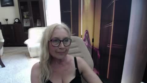 Snapshot of desiresofia chatting on June 29, 1:55 pm S O F I A online show from June 29, 1:55 pm