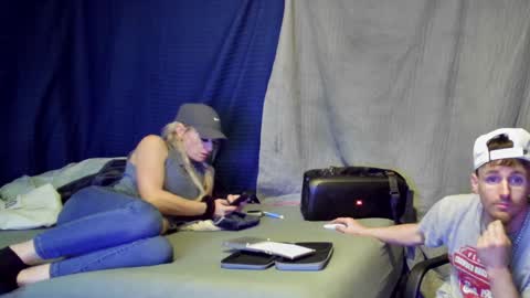 Snapshot of desiriabledesiri chatting on January 27, 7:45 am Ryley Rydes online show from January 27, 7:45 am