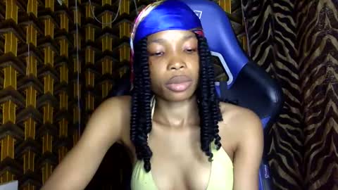 Snapshot of deslimbody90 chatting on May 10, 12:54 pm Deslimbody online show from May 10, 12:54 pm