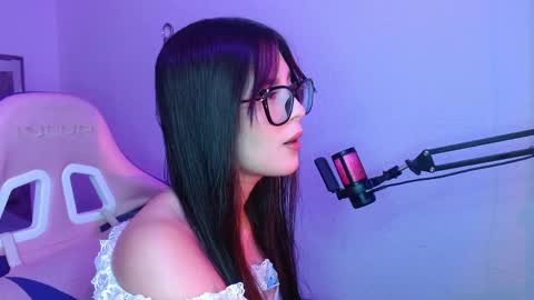 Snapshot of destinya_ chatting on June 3, 11:24 am destinya_ online show from June 3, 11:24 am
