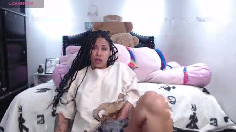 devi_black_13_ online show from May 6, 1:36 am
