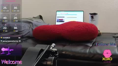 Snapshot of deviantdevotion chatting on January 28, 9:40 pm Deviant Devotion online show from January 28, 9:40 pm