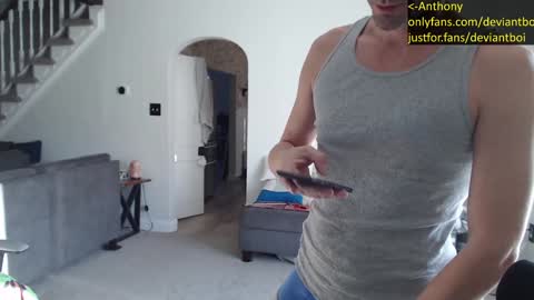 Snapshot of deviantill chatting on December 3, 1:54 pm Anthony online show from December 3, 1:54 pm