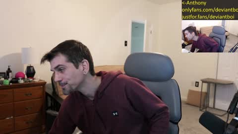 Snapshot of deviantill chatting on December 27, 2:33 pm Anthony online show from December 27, 2:33 pm