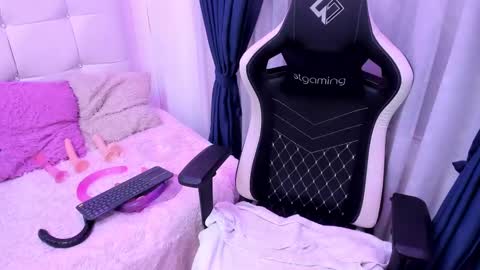 Snapshot of devil_megh chatting on February 27, 2:21 pm Meghan online show from February 27, 2:21 pm