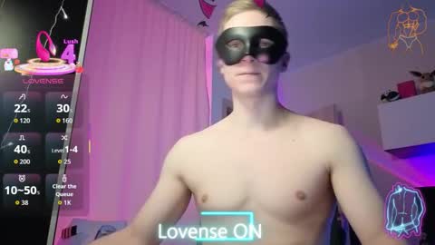 Snapshot of devilinmask666 chatting on January 9, 5:37 pm Devilinmask666 online show from January 9, 5:37 pm