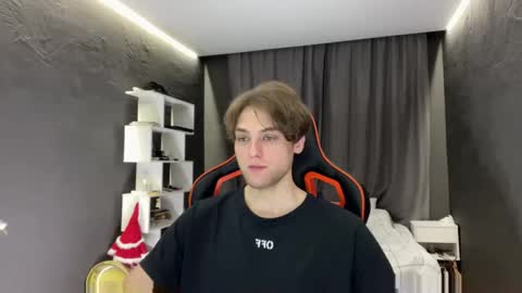 Snapshot of devilnut1 chatting on November 25, 5:40 am devilnut1 online show from November 25, 5:40 am