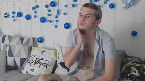 devin_ho online show from December 11, 8:04 am