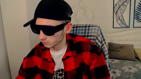 devin_ho online show from February 24, 9:20 pm