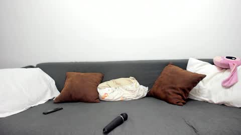 Snapshot of devinesex chatting on December 3, 7:16 am Misha online show from December 3, 7:16 am