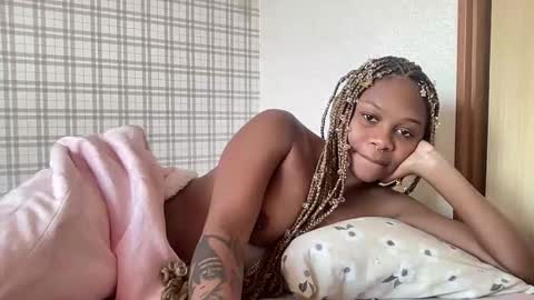 Snapshot of devinestar chatting on March 16, 2:28 am Devine Star online show from March 16, 2:28 am