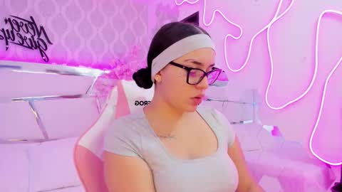 Snapshot of devoracook chatting on November 13, 1:54 pm DevoraCook online show from November 13, 1:54 pm