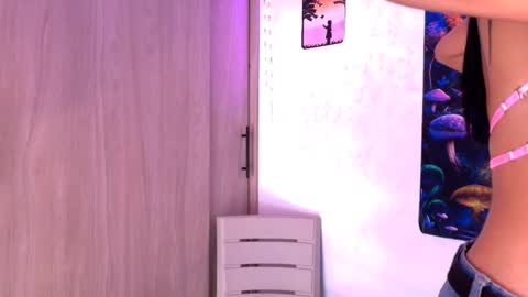 Sara 3 online show from November 15, 8:05 pm