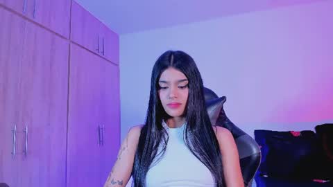 Snapshot of devours_fire chatting on July 23, 8:29 pm Sara 3 online show from July 23, 8:29 pm