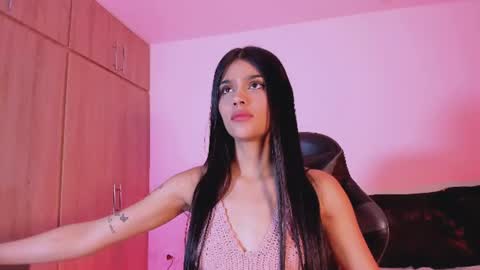 Snapshot of devours_fire chatting on July 28, 8:52 pm Sara 3 online show from July 28, 8:52 pm