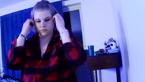 Snapshot of devykitten2018 chatting on April 29, 3:10 am devykitten online show from April 29, 3:10 am