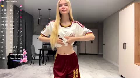 Snapshot of dewdropdoll chatting on July 14, 7:30 pm dewdropdoll online show from July 14, 7:30 pm