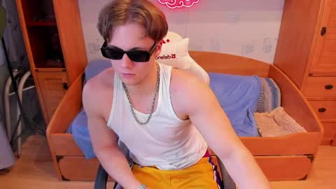 Snapshot of dexter_bennett chatting on May 22, 6:13 pm Dexter online show from May 22, 6:13 pm